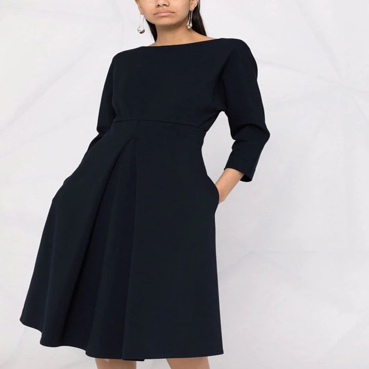 Women's dress with 3/4 sleeves, boat neckline and tailored pleated skirt Mune Fashion