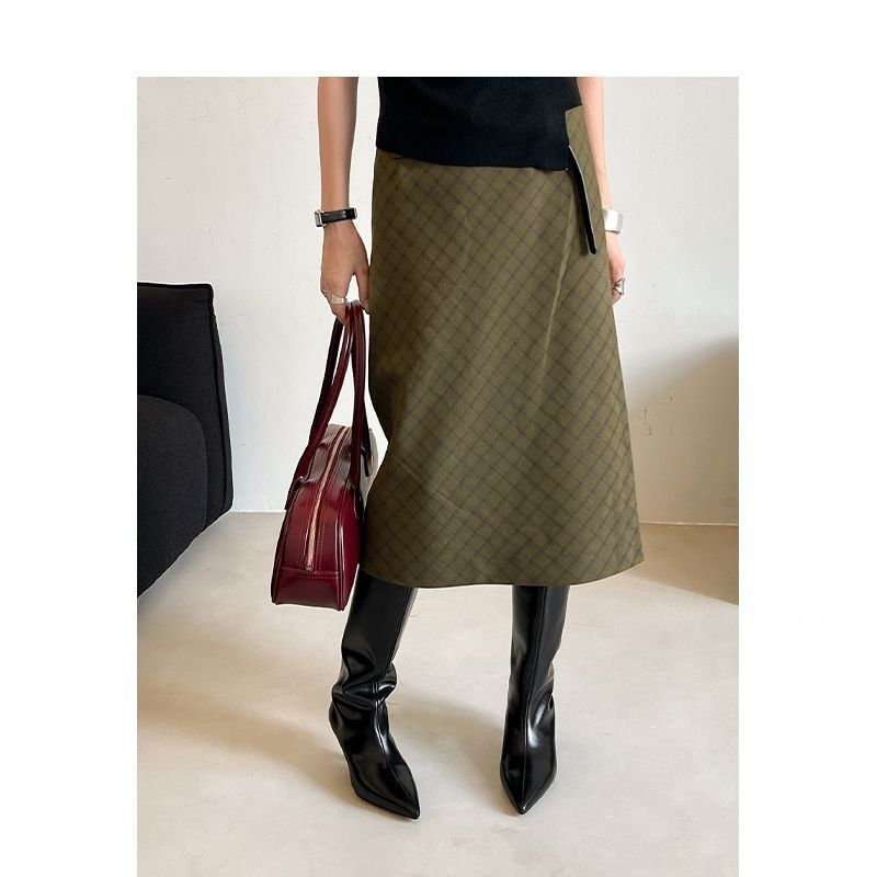 Women's knee-high boots with pointed toe cap and sculpted kitten heel Mune Fashion