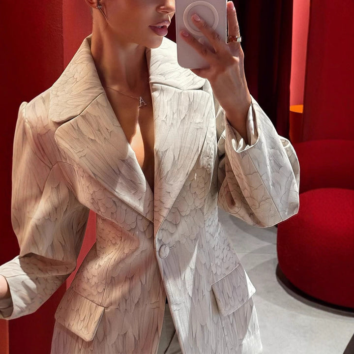 Women's Fitted Blazer with Feather Structure and Distinctive Shoulder Area Mune Fashion