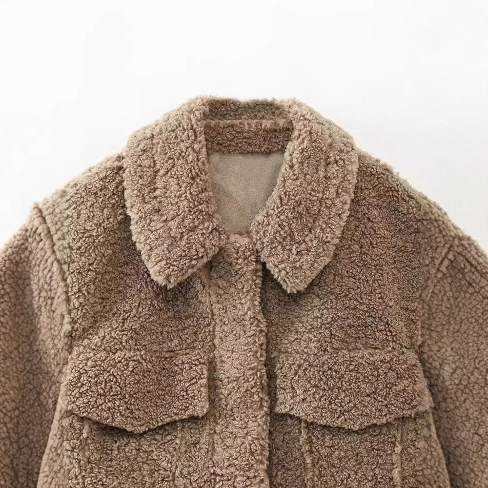 Women's Short Teddy Jacket in Sheepskin Look with Wide Collar and Patch Pockets Mune Fashion