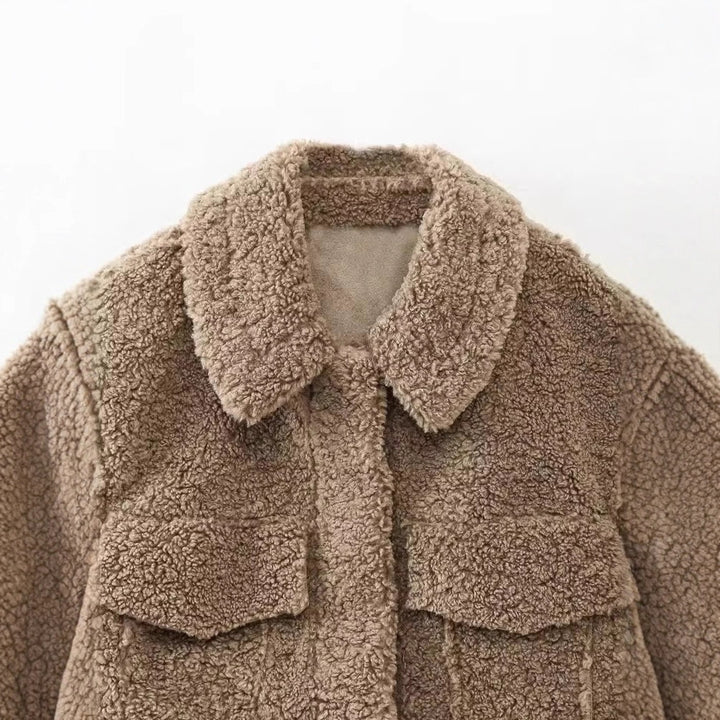 Women's Short Teddy Jacket in Sheepskin Look with Wide Collar and Patch Pockets Mune Fashion