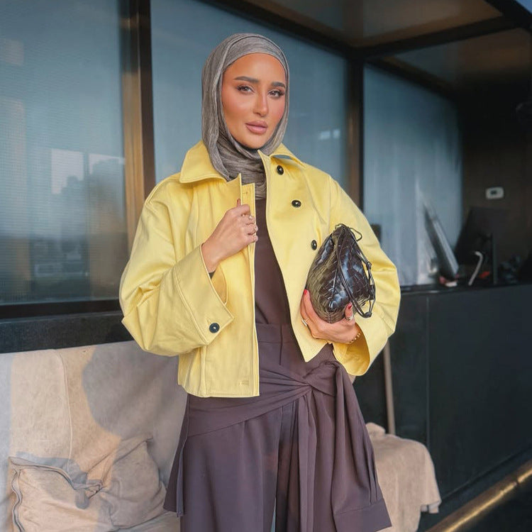 Women's Light Oversized Trench Coat made of coated cotton blend with boxy cropped cut and double-breasted button closure