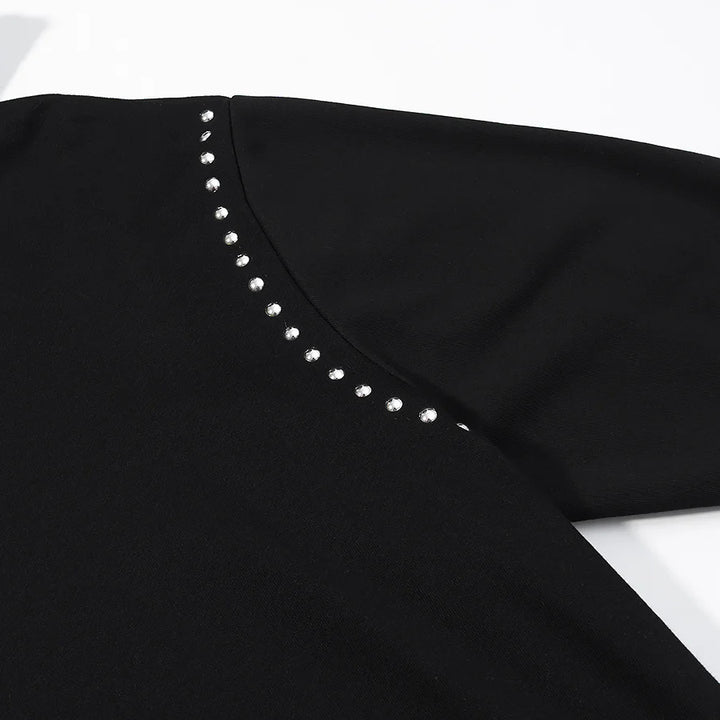 Women’s long hoodie with decorative studs on the collar and a casual fit Mune Fashion