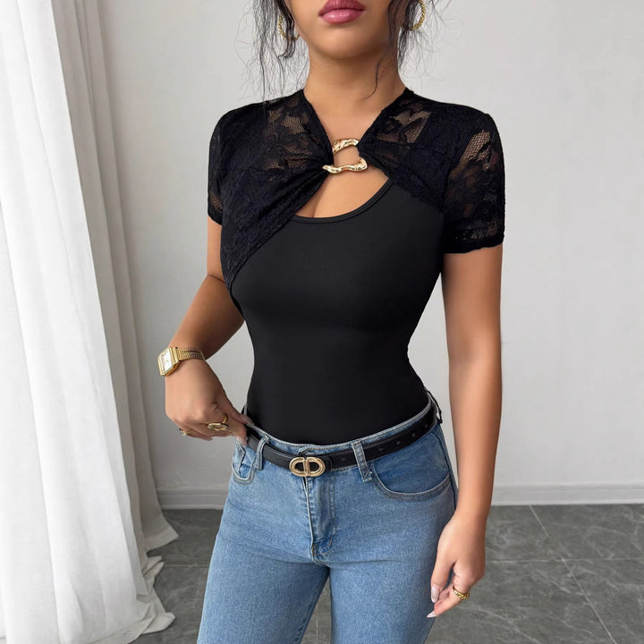 Women nan short lace capelet with decorative metal clip and short sleeves Mune Fashion