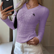 Women's Fine Knit Sweater with V-Neck and Textured Cable Pattern Mune