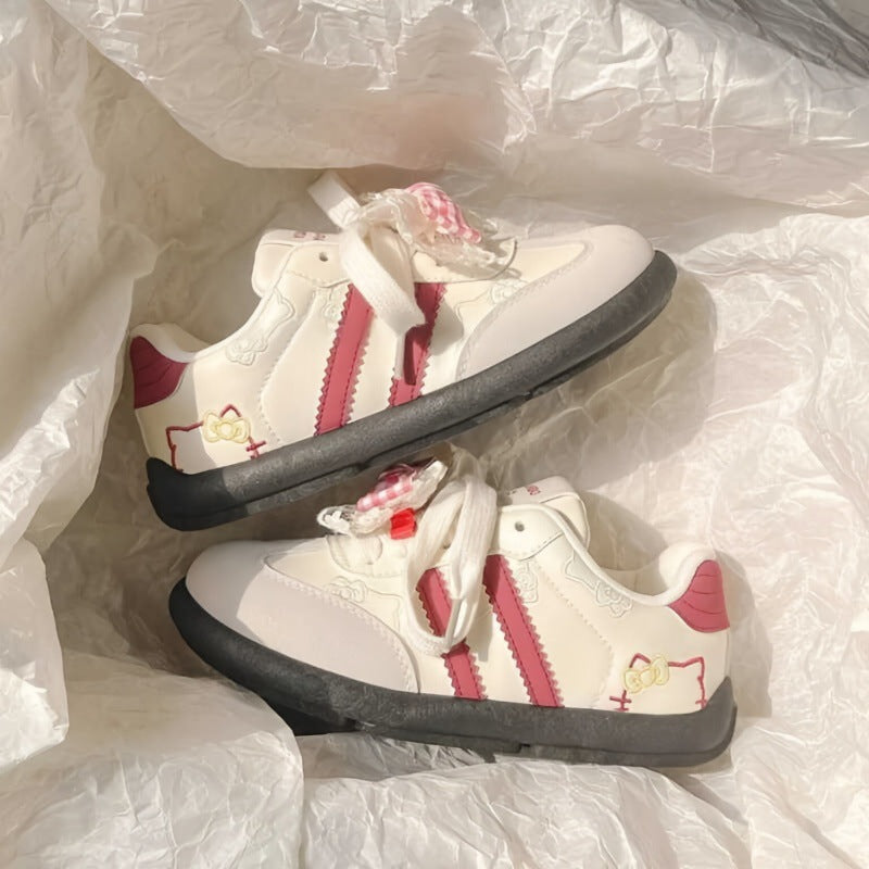 Women's sporty sneakers with unique animal motifs and decorative lacing Mune Fashion