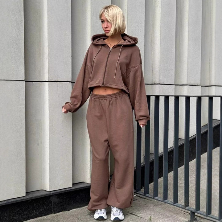 Women's short-cut zip hoodie and high-waist sweatpants lounge set with hood Mune Fashion
