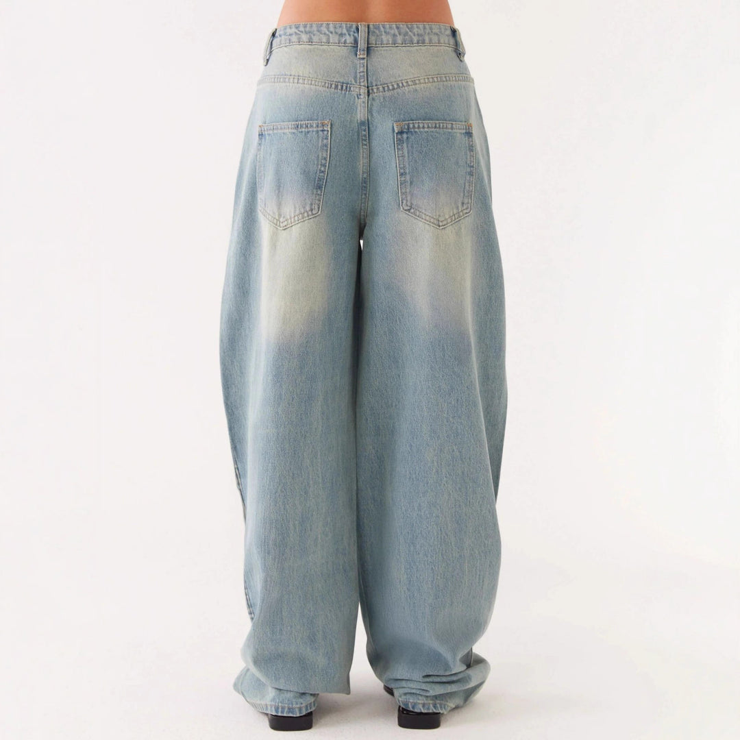 Women's oversized denim jacket with light vintage wash, patch chest pockets and extended cuffs Mune Fashion