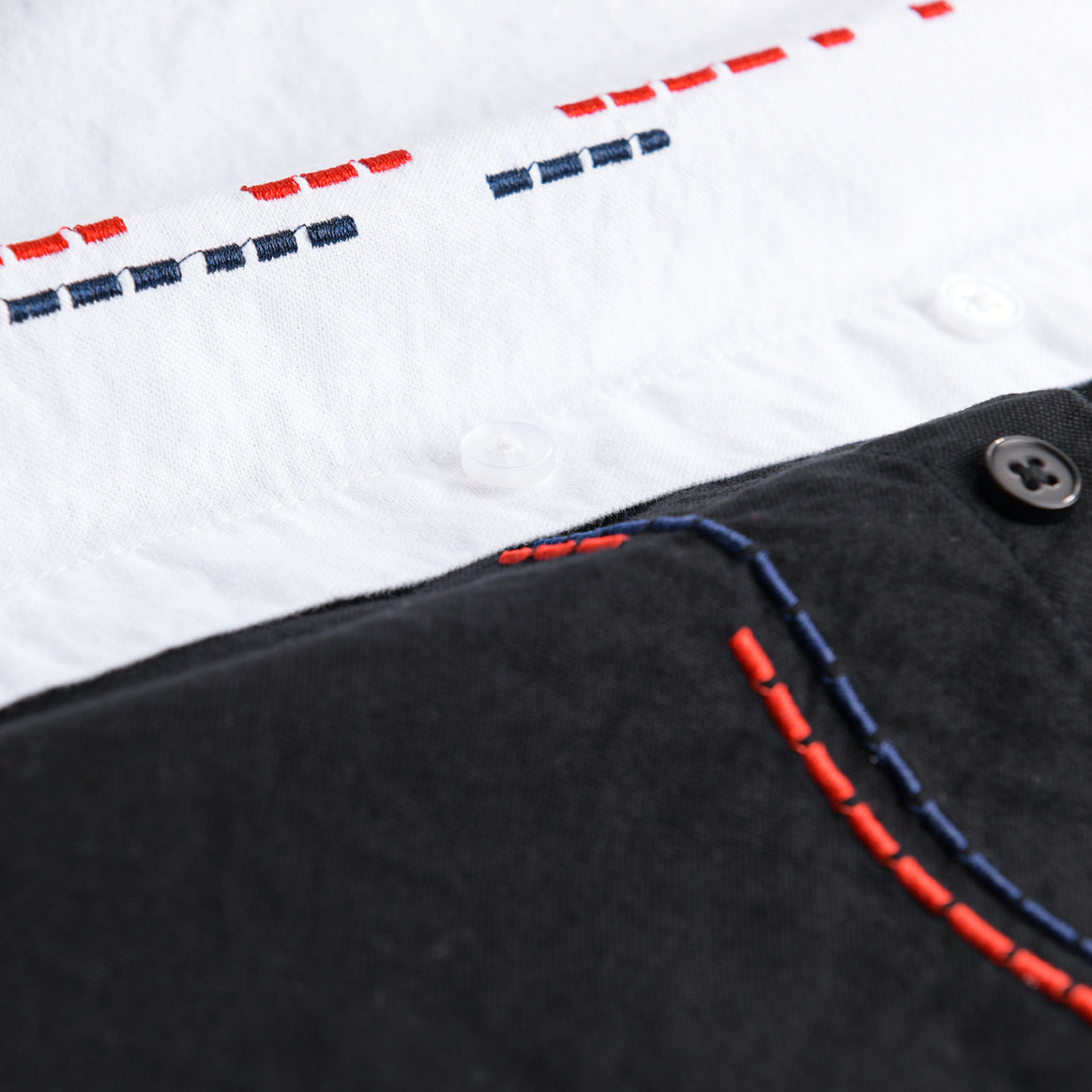 Men's shirt in relaxed fit with chest pocket and side decorative embroidery Mune Fashion