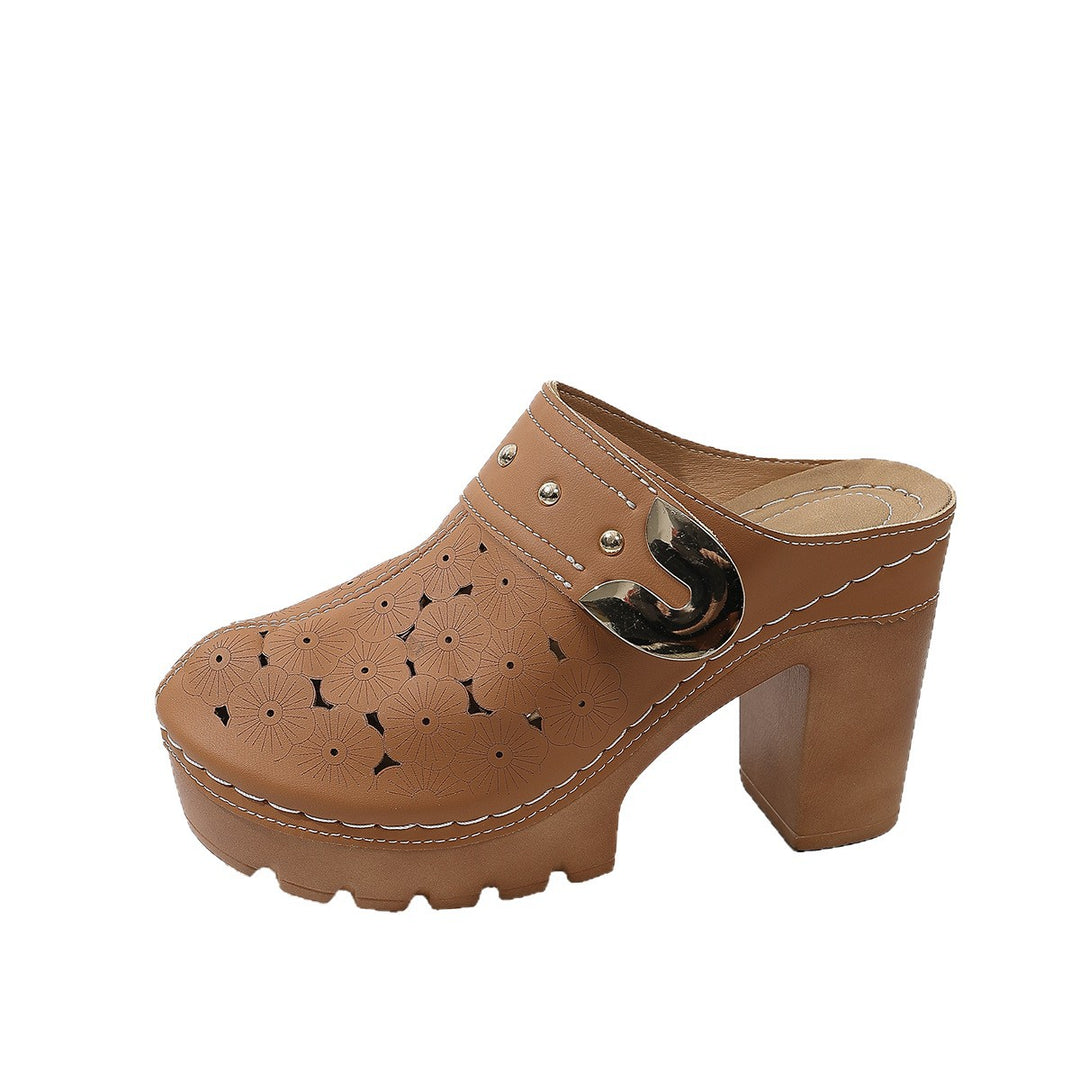 Women's platform clogs with floral perforation pattern, decorative metal buckle and high block heel Mune Fashion