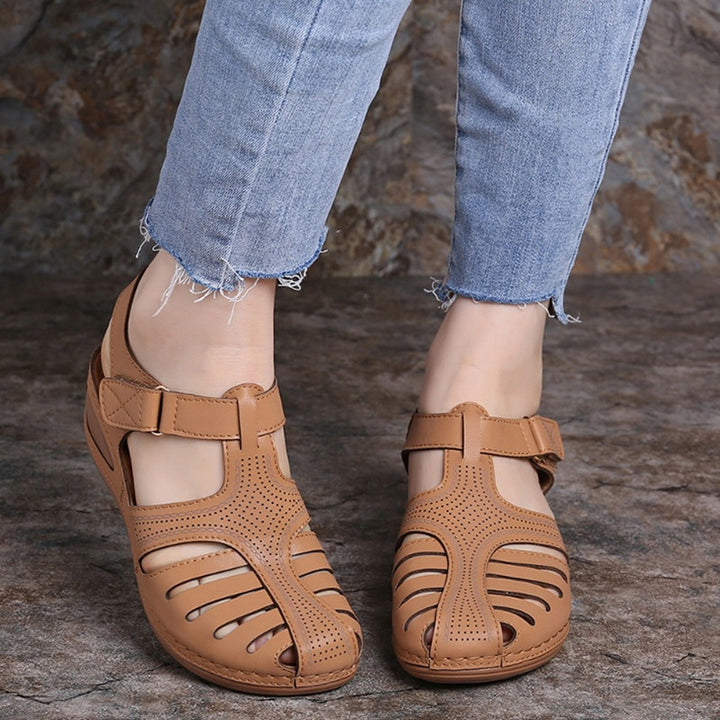 Women's Comfortable orthopedic sandal with closed toe area and adjustable Velcro closure Mune Fashion