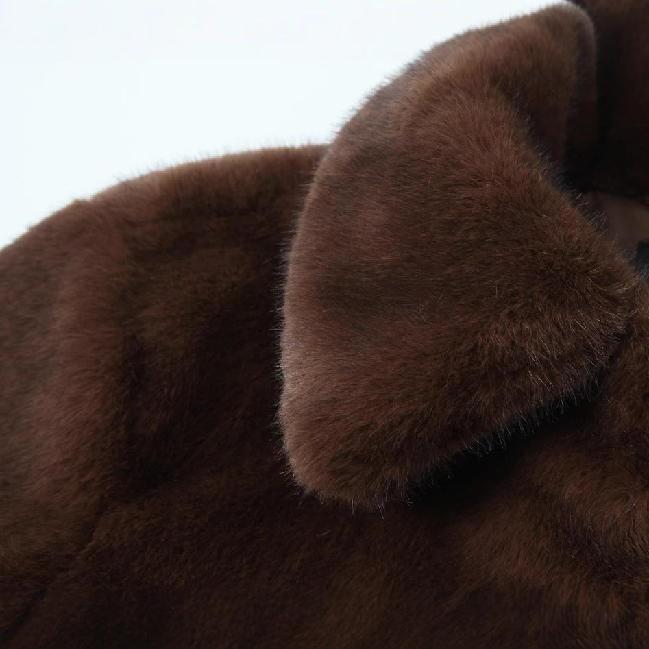 Women’s short jacket made of luxurious faux fur with a classic shirt collar Mune Fashion