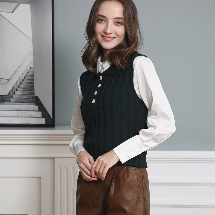 Women's fine knit sleeveless polo vest with cable pattern and tailored cut Mune Fashion
