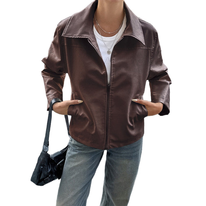 Women's elegant faux leather jacket with zipper, shirt collar and welt pockets Mune Fashion