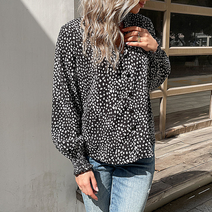 Women's lightweight blouse with V-neck, continuous button placket, and ruffled cuffs Mune Fashion
