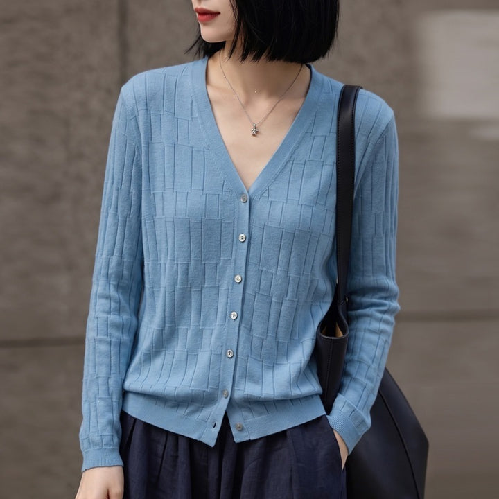 Ladies V-neck fine knit cardigan with structured block design and continuous button placket Mune Fashion