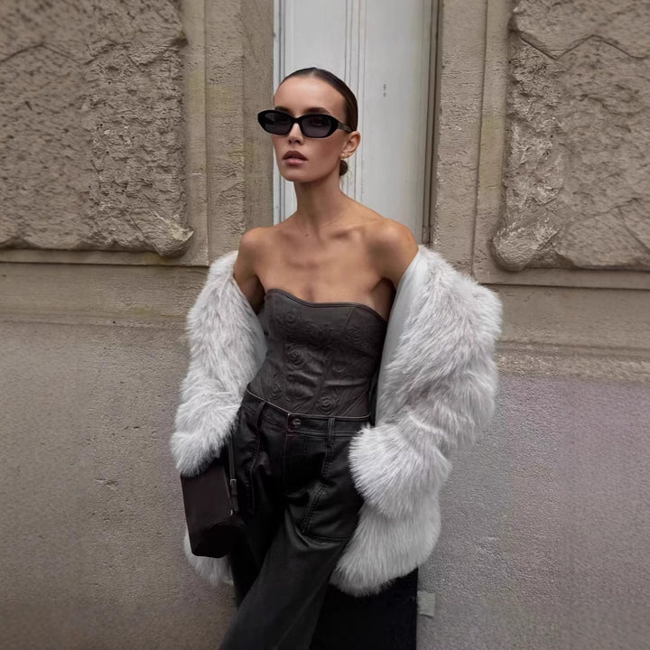 Ladies short jacket made of voluminous high-pile faux fur with oversized silhouette Mune Fashion