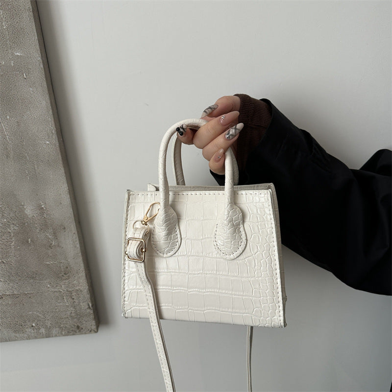 Mune | Divina Small-Sized Clutches Handbag