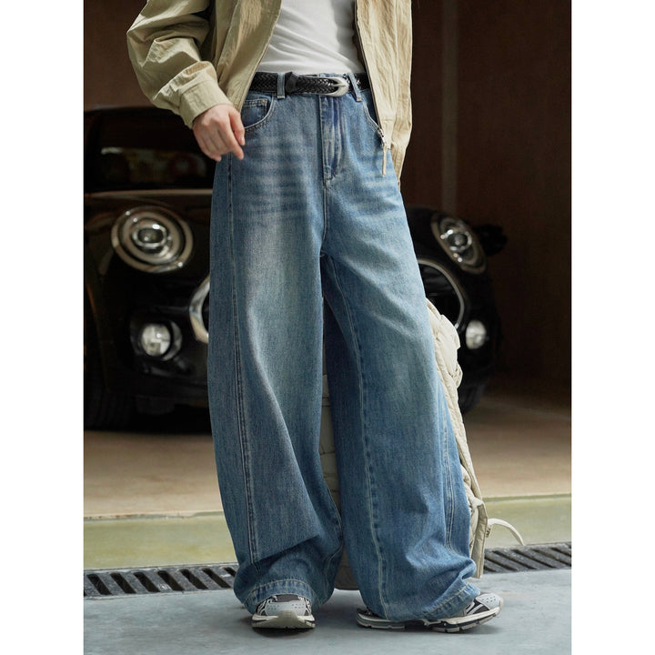 Women Extra Wide Vintage Baggy Jeans in Balloon Cut with Center Seam