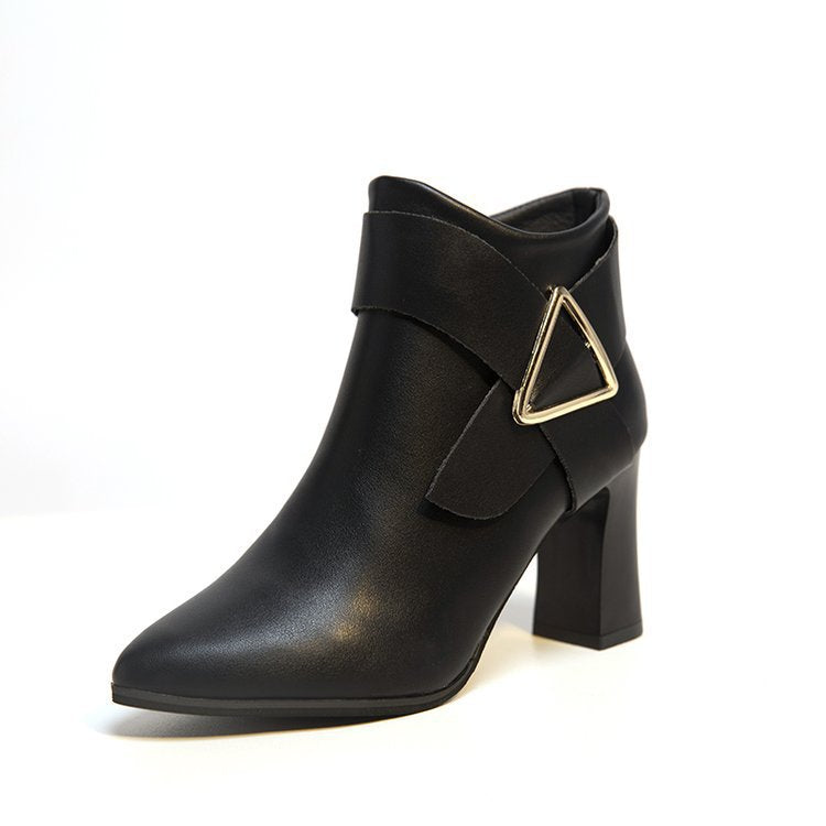 Women's refined short ankle boots with pointed toe, cuff strap, and mid-high block heel Mune Fashion