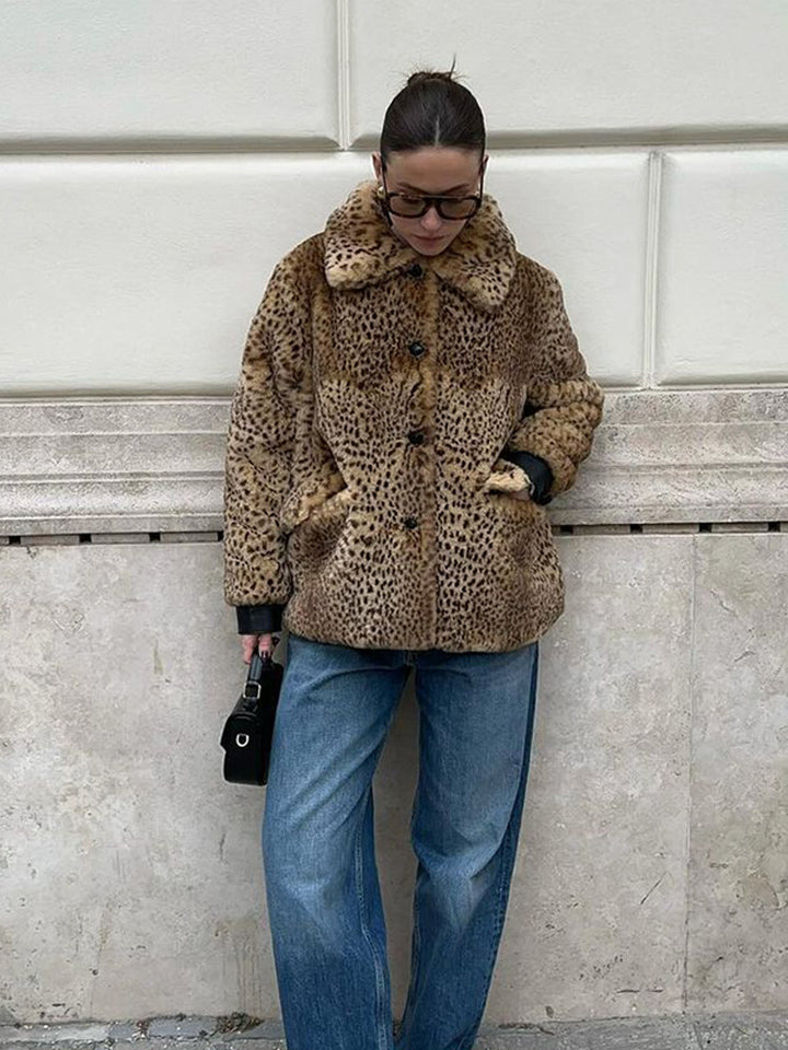 Women's Boxy Short Coat made of Faux Fur with Allover Leopard Print and Foldable Shawl Collar Mune Fashion