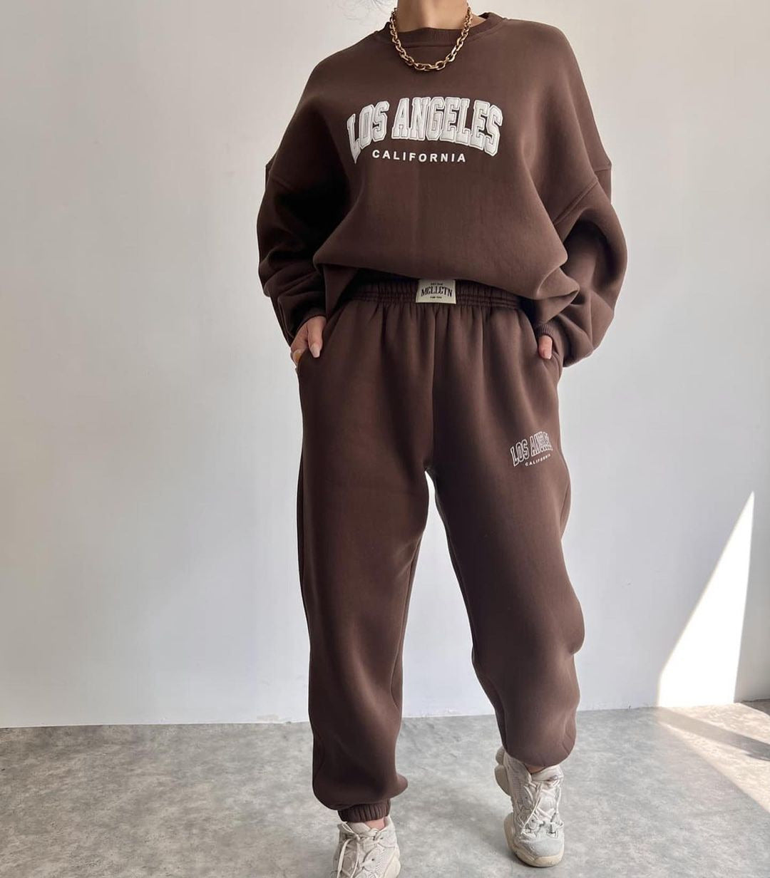 Women Oversized Lounge Set made of cotton fleece with college embroidery and relaxed joggers Mune Fashion