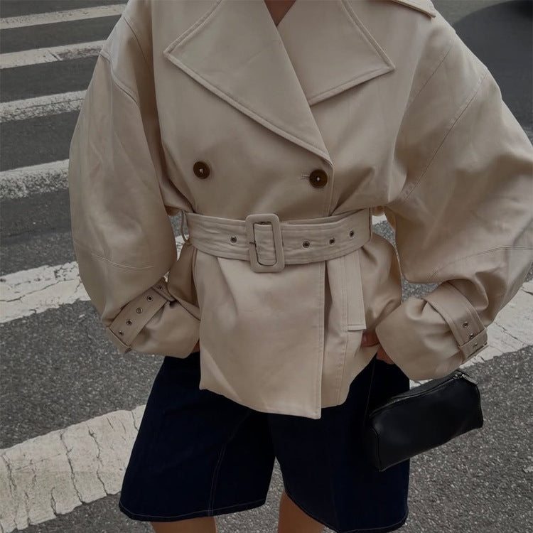 Ladies short trench coat with tailored belt, wide lapels and boxy silhouette Mune Fashion