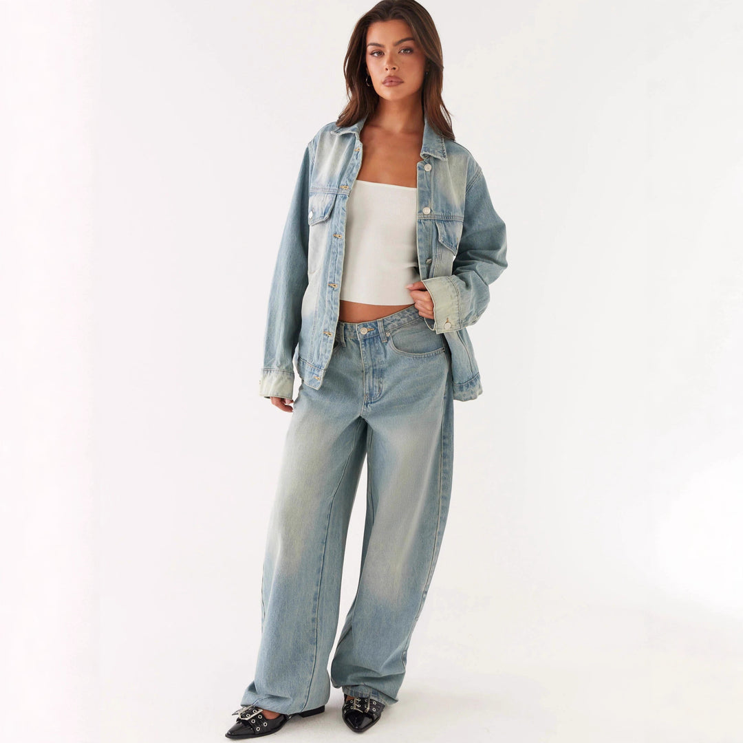Women's oversized denim jacket with light vintage wash, patch chest pockets and extended cuffs Mune Fashion