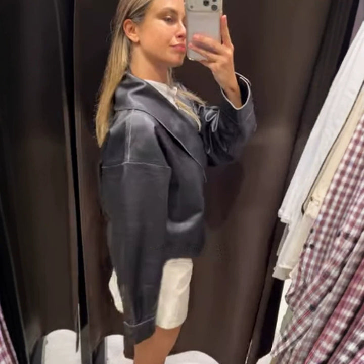 Women's short jacket made of synthetic leather with side buckle waist and voluminous raglan sleeves Mune Fashion