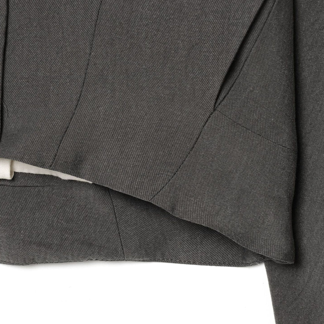 Ladies cropped blazer with boxy silhouette and deep V-neckline Mune Fashion