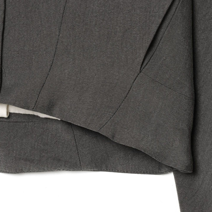 Ladies cropped blazer with boxy silhouette and deep V-neckline Mune Fashion