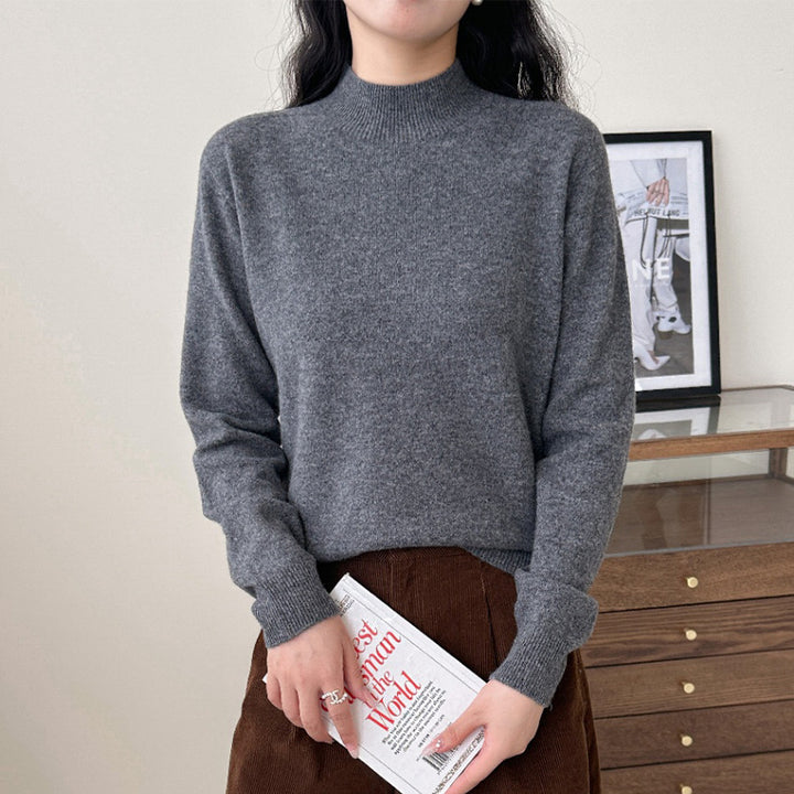 Women's fine knit roll neck with slightly tailored fit and ribbed cuffs Mune Fashion
