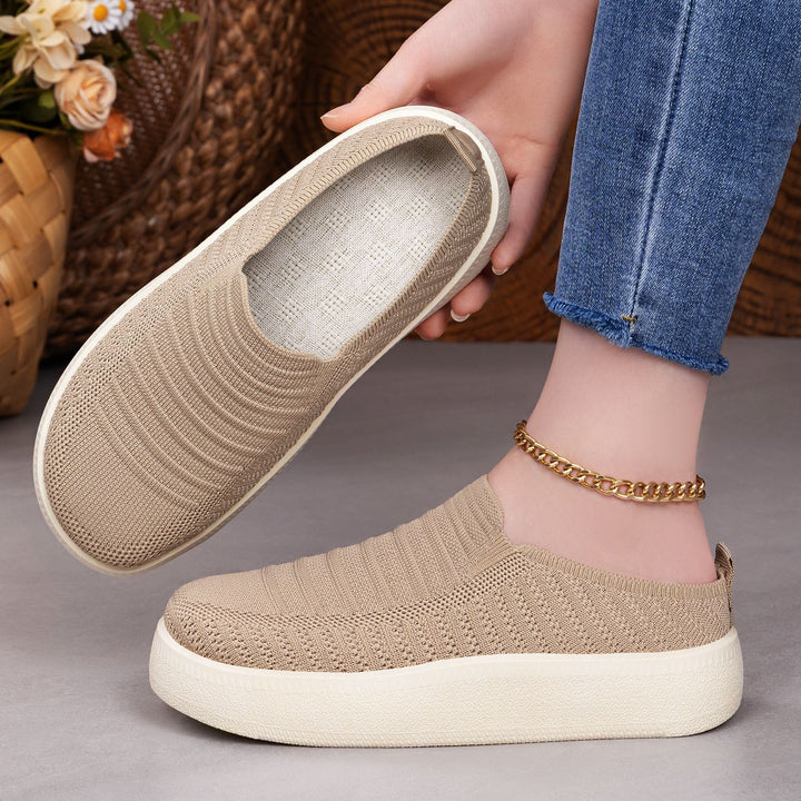 Ladies knitted slip-on platform sneakers with sock-like shaft, elastic entry, and shock-absorbing lightweight sole Mune Fashion