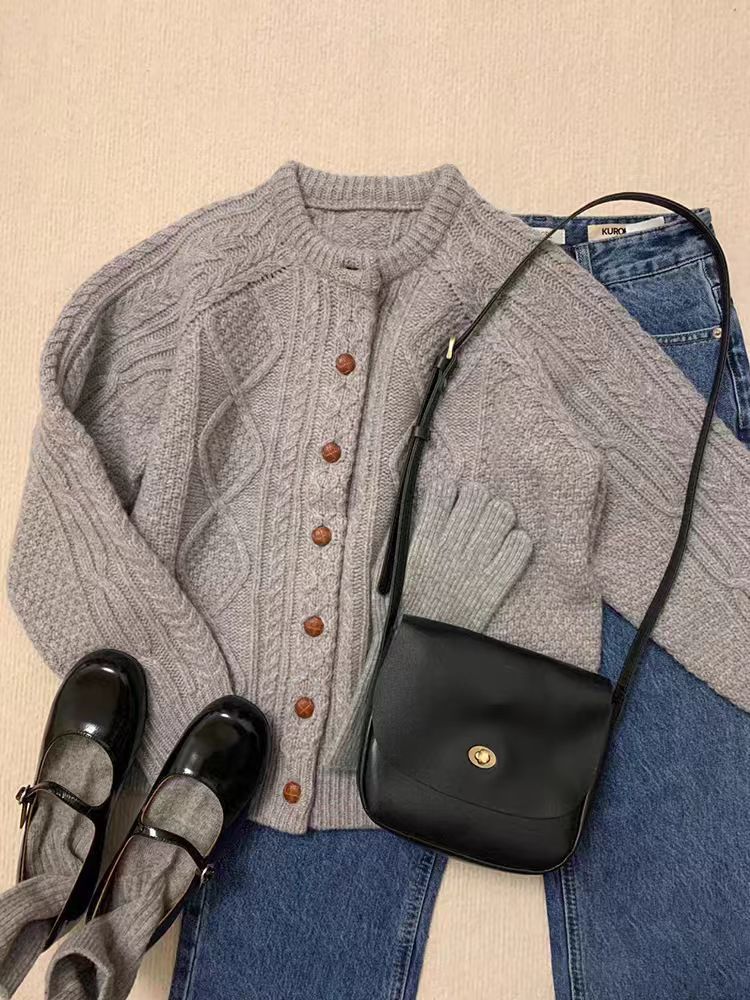 Women's knit cardigan in Aran style with cable and pearl pattern as well as wooden button placket Mune Fashion