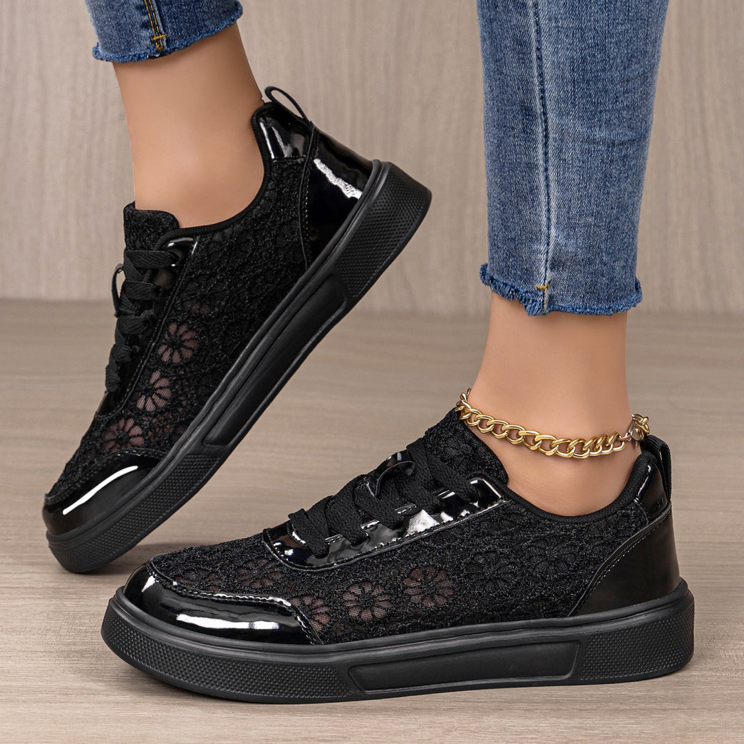 Women's sneakers with filigree pointed design and cushioned sole Mune Fashion
