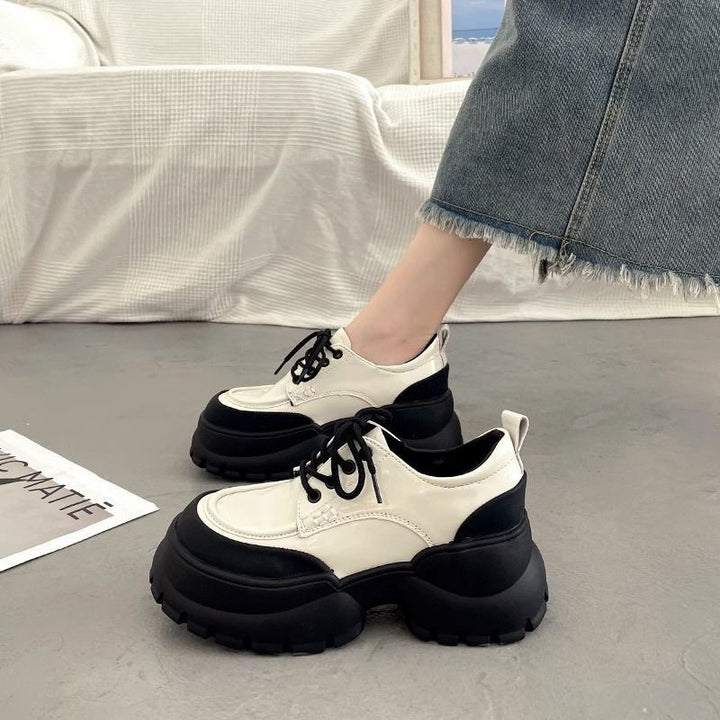Ladies Platform Derby Shoes with Patent Look and Solid Profile Sole Mune Fashion