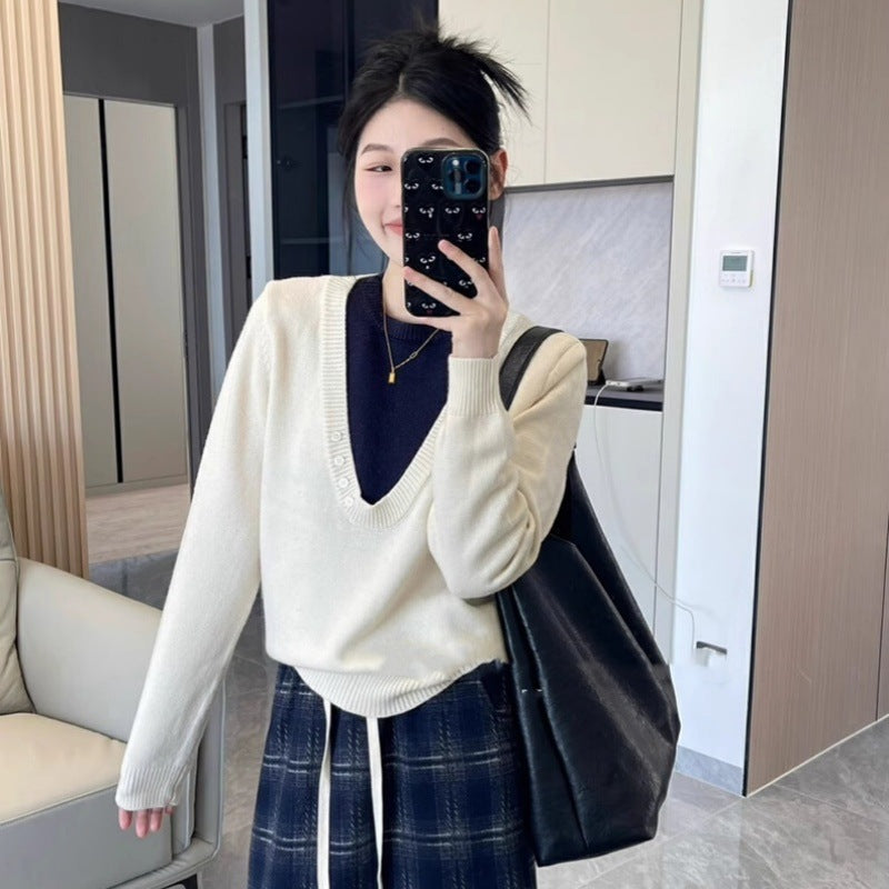Women's Deep V-Neck Fine Knit Sweater with Layering Effect and Light Waist Definition Mune Fashion