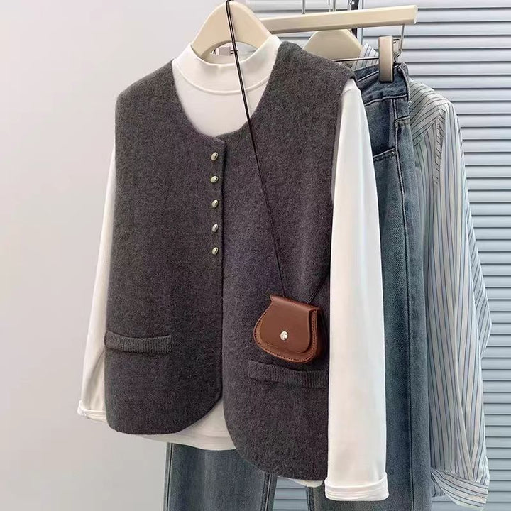 Women Short Cut Sleeveless Knit Vest with Pearl Button Placket and Patch Pockets Mune Fashion