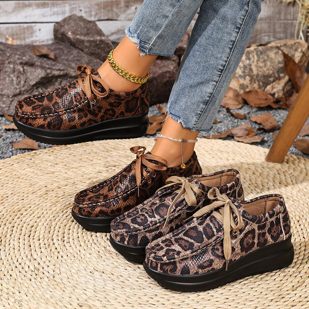 Ladies moccasin sneakers with leopard pattern, thick comfort sole and lacing Mune Fashion