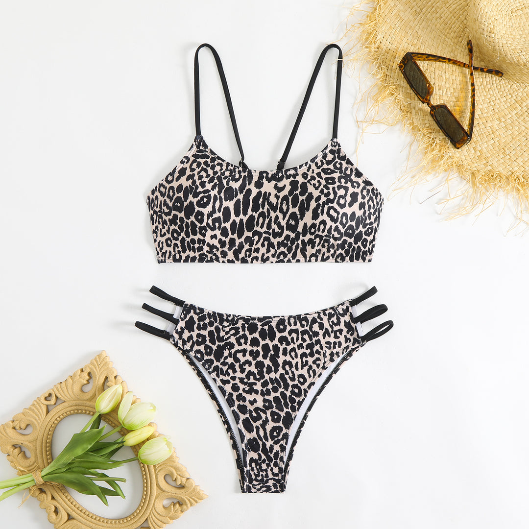 Ladies triangle bikini with exciting leopard pattern and sporty details Mune Fashion