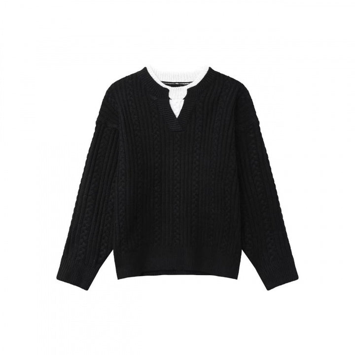Women's chunky knitted cable pattern sweater with V-neck and layered look Mune Fashion