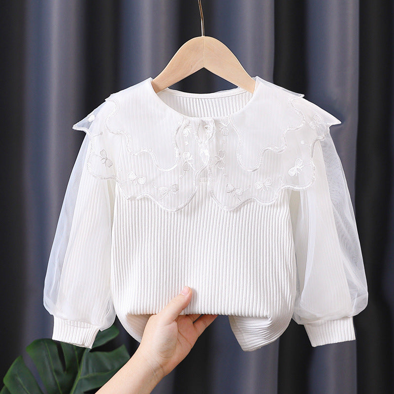 Ladies blouse with elegant lace decoration Mune Fashion