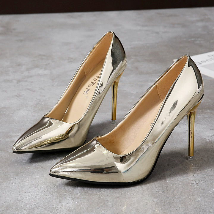 Ladies' pointed pumps with narrow stiletto heel and reflective patent finish Mune Fashion