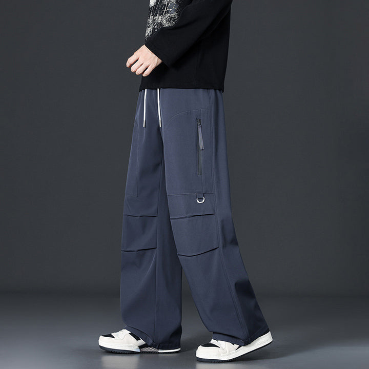 Men's cargo pants with a wide cut and practical pockets