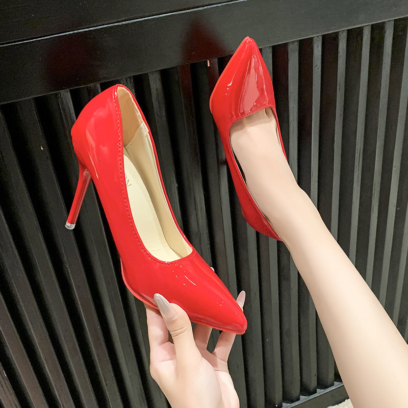 Women's pointed toe patent pumps with sculptural stiletto heel and contrasting outsole Mune Fashion