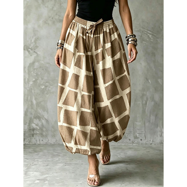 Women's wide harem pants in balloon style with elastic waistband and graphic check pattern Mune Fashion