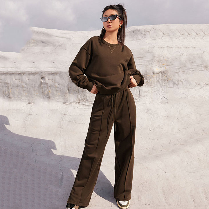 Ladies' oversized sweatshirt and wide lounge pants set with drawstring, subtle seam details, and elastic cuffs Mune Fashion
