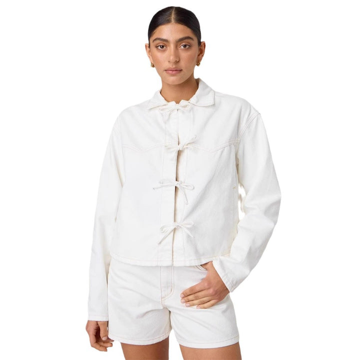 Women's short denim jacket with decorative knot closures, boxy silhouette and shirt collar Mune Fashion