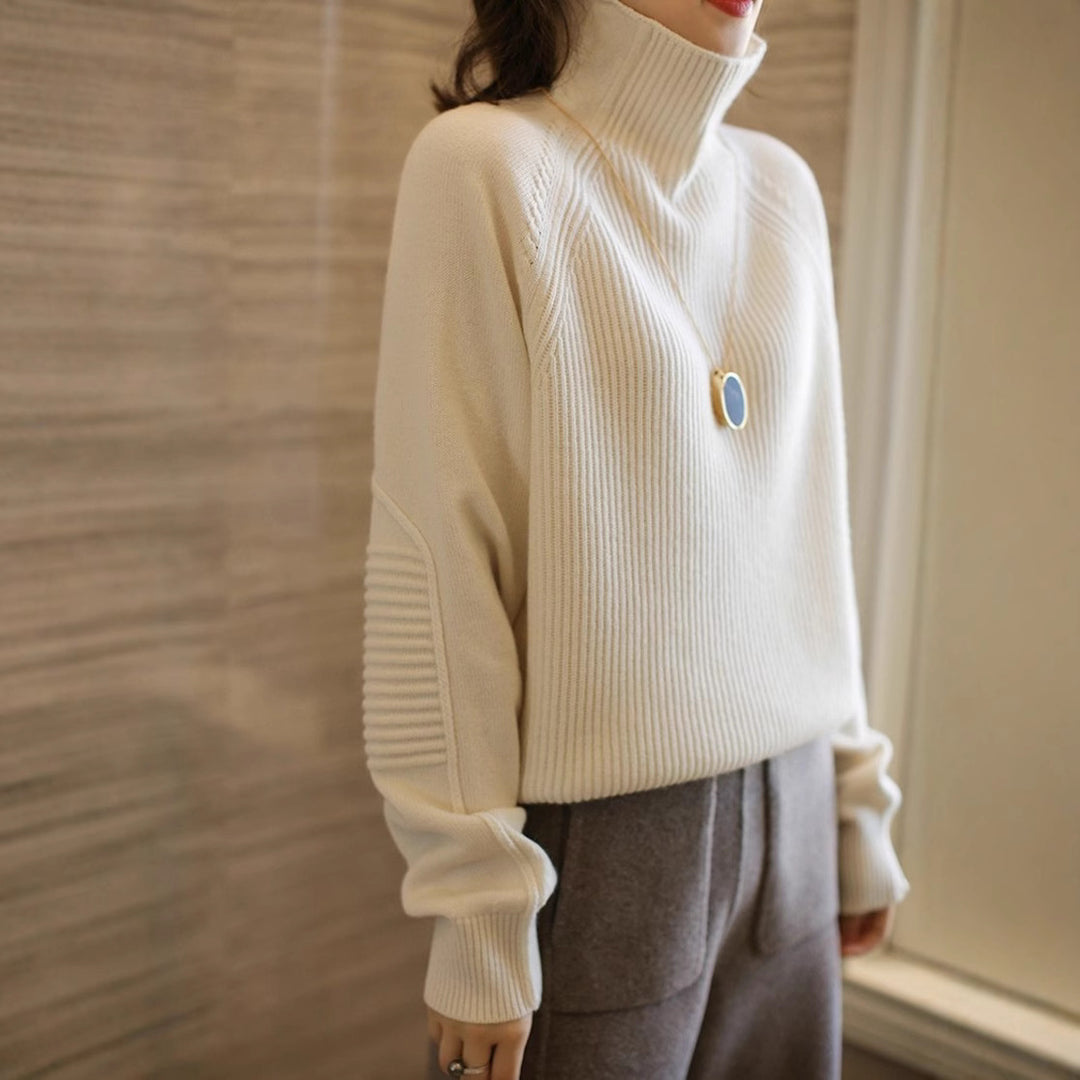 Women's turtleneck sweater made of fine ribbed knit with raglan sleeves and a relaxed silhouette Mune Fashion
