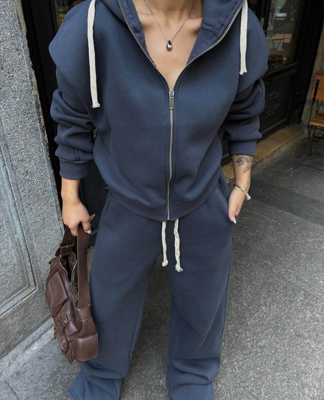 Women's Two-Piece Loungewear Set with Short-Cropped Zip Hoodie and Loose High-Waist Joggers Mune Fashion